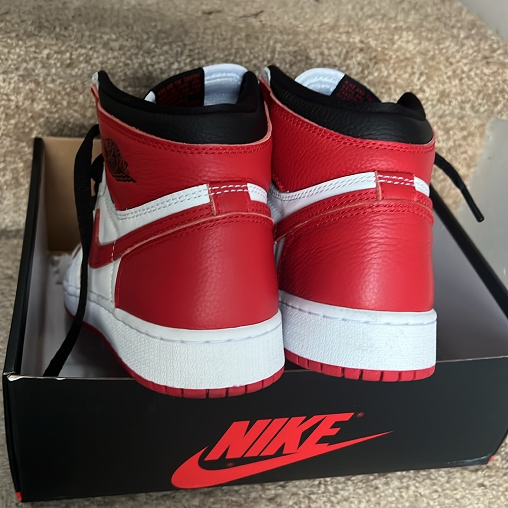 Boys Air Jordan 1 Red and White - Picture 2 of 6